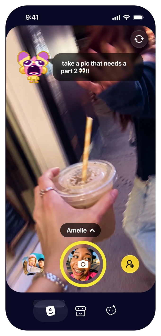 Kuku's camera: a blurry iced-coffee photo on a city street, Kaka asking for a pic that needs a part 2, and Amelie chosen to receive it